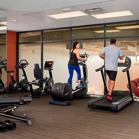 Courtyard By Marriott Calgary South Hotel Екстериор снимка