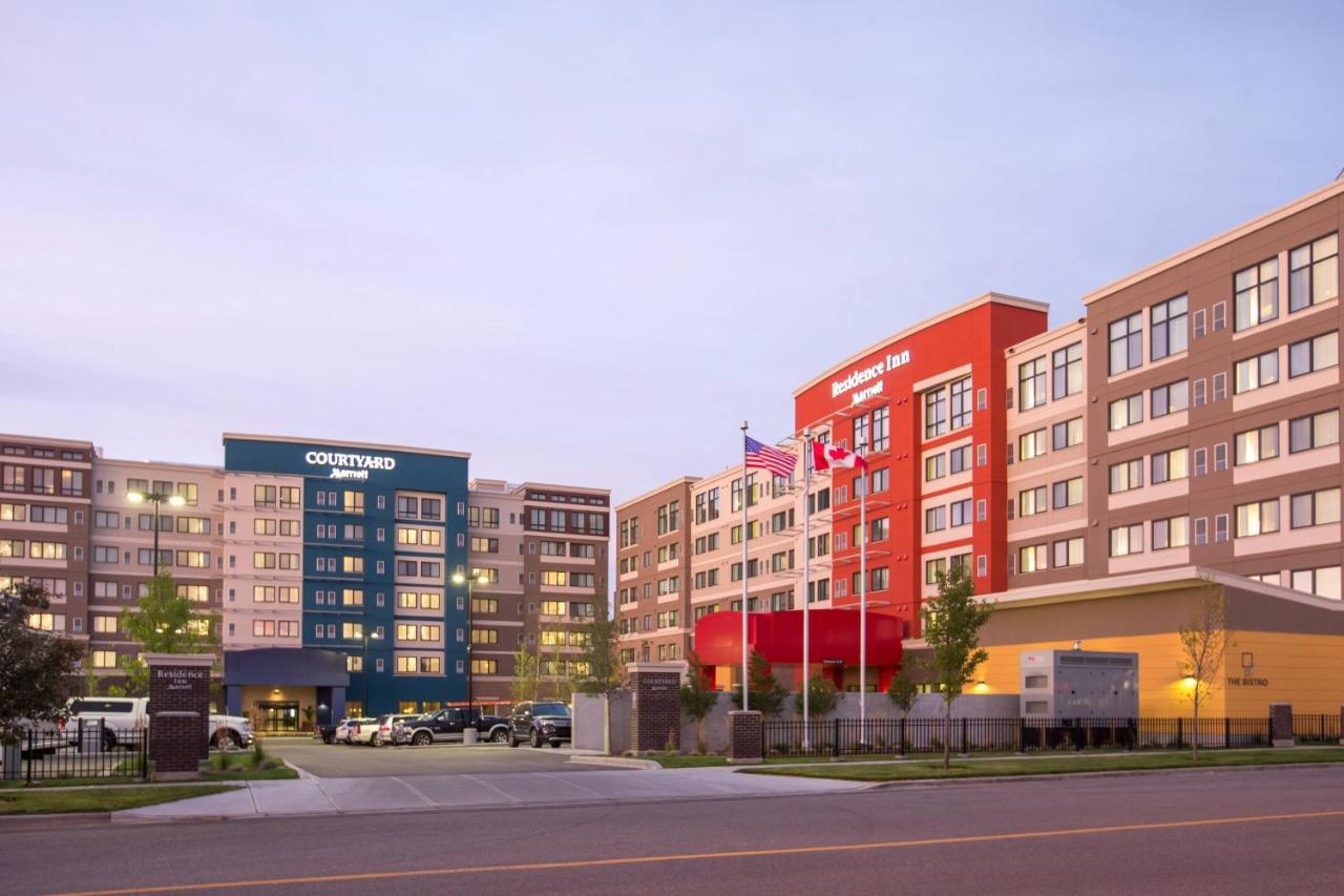 Courtyard By Marriott Calgary South Hotel Екстериор снимка
