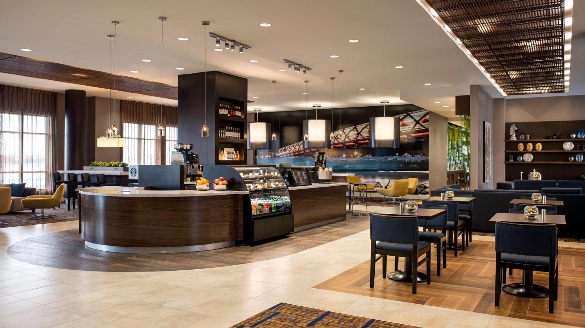 Courtyard By Marriott Calgary South Hotel Екстериор снимка