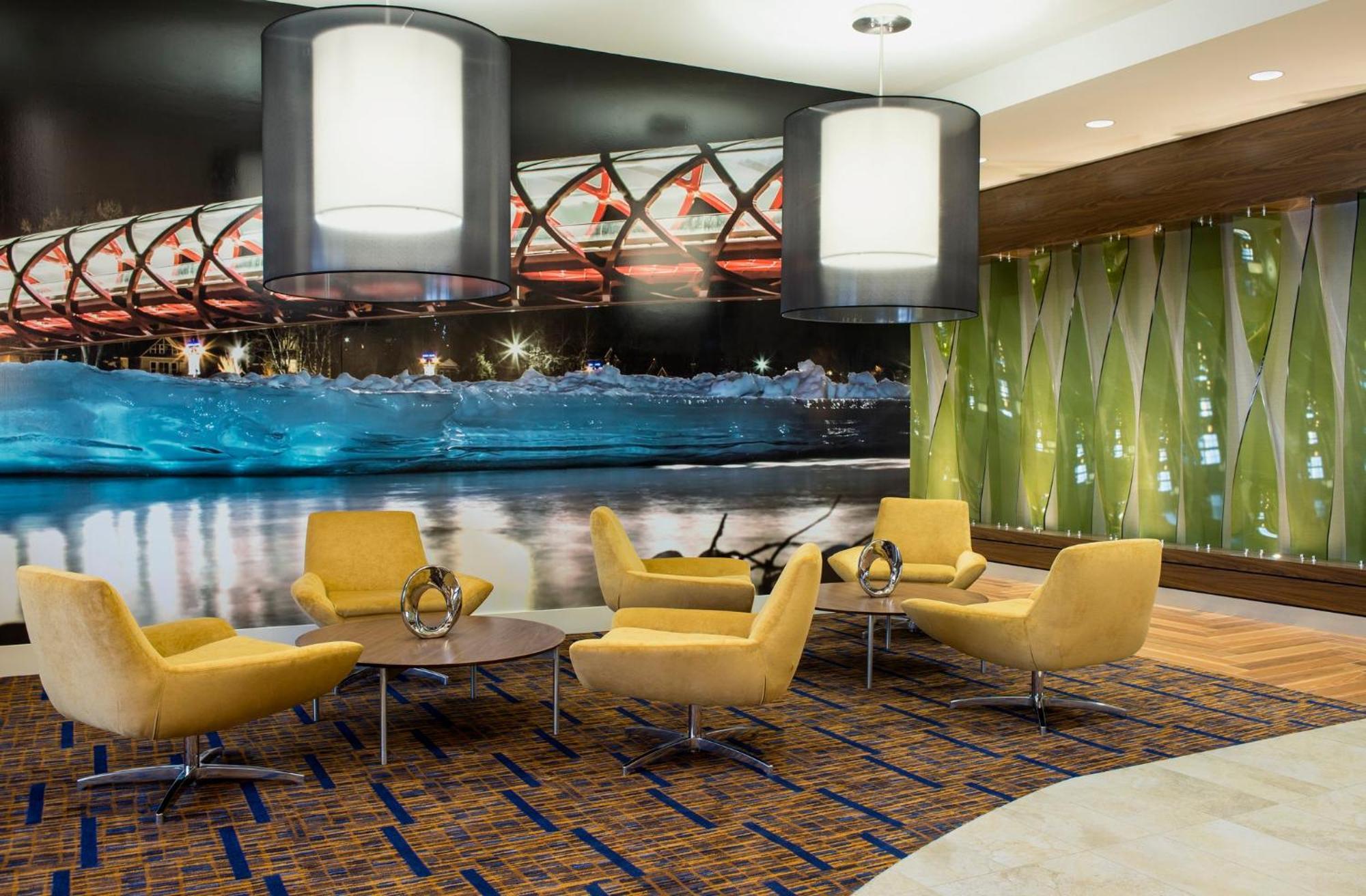 Courtyard By Marriott Calgary South Hotel Екстериор снимка
