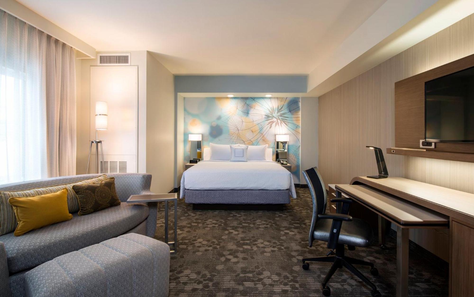 Courtyard By Marriott Calgary South Hotel Екстериор снимка