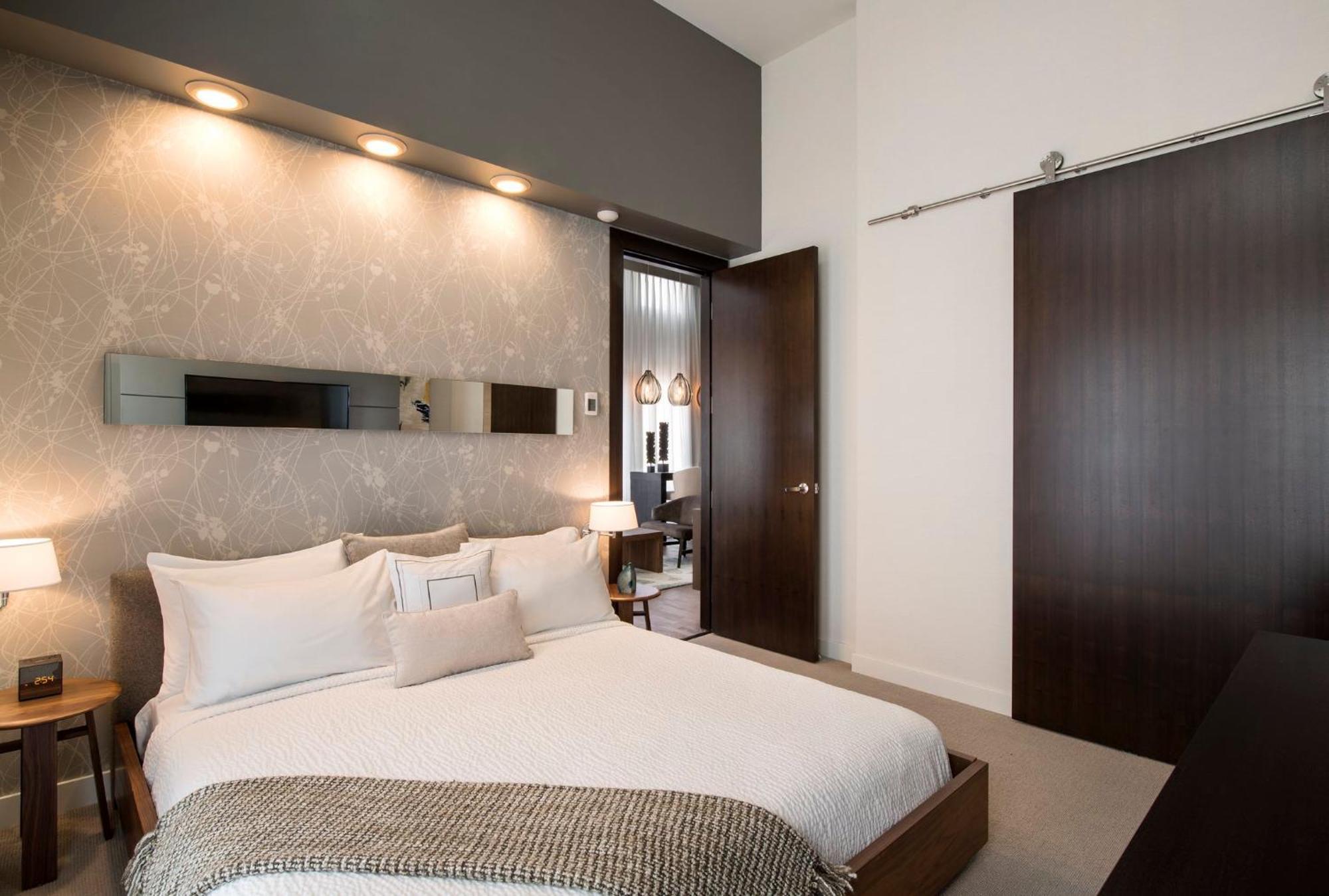 Courtyard By Marriott Calgary South Hotel Екстериор снимка
