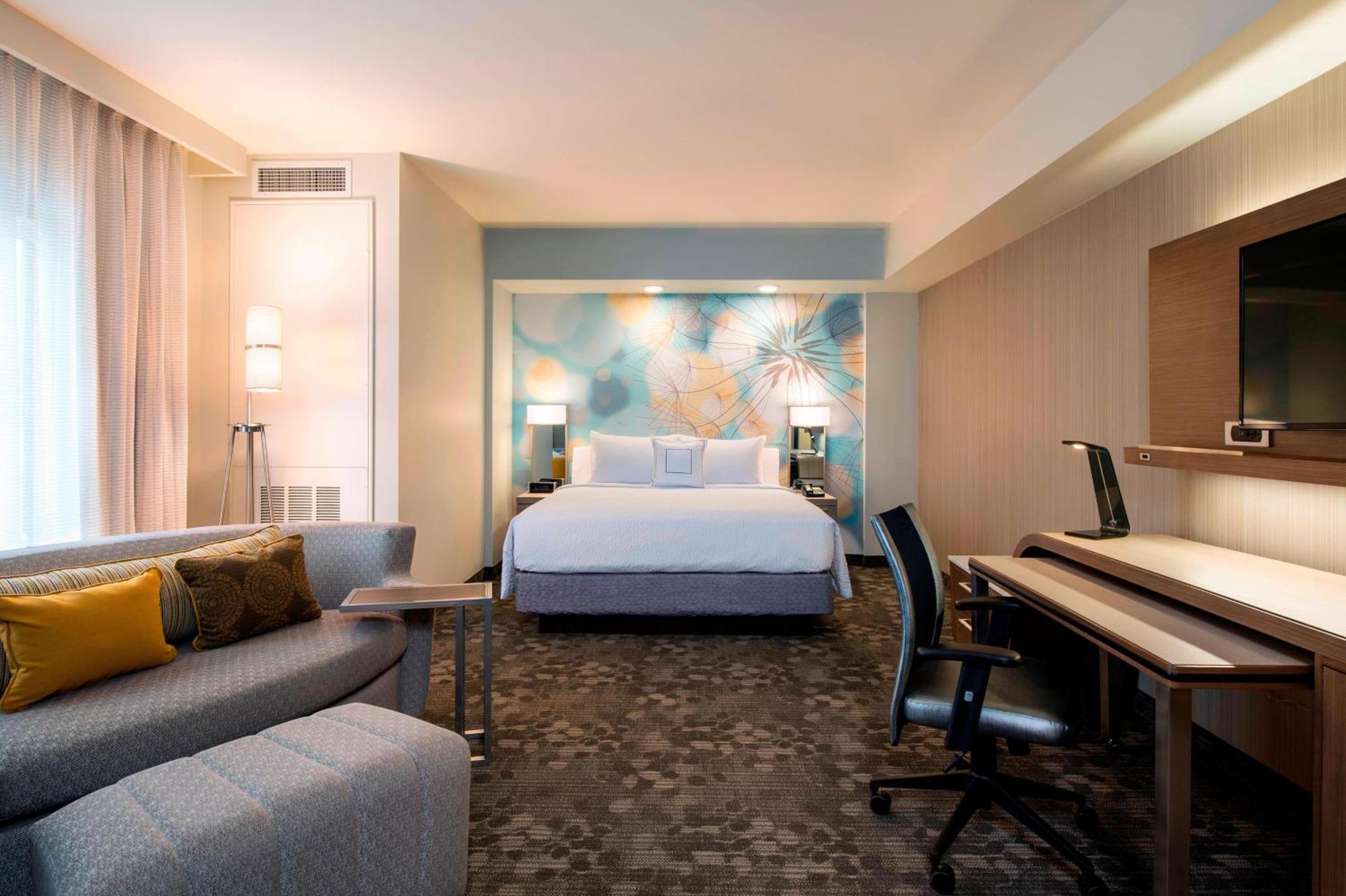 Courtyard By Marriott Calgary South Hotel Екстериор снимка