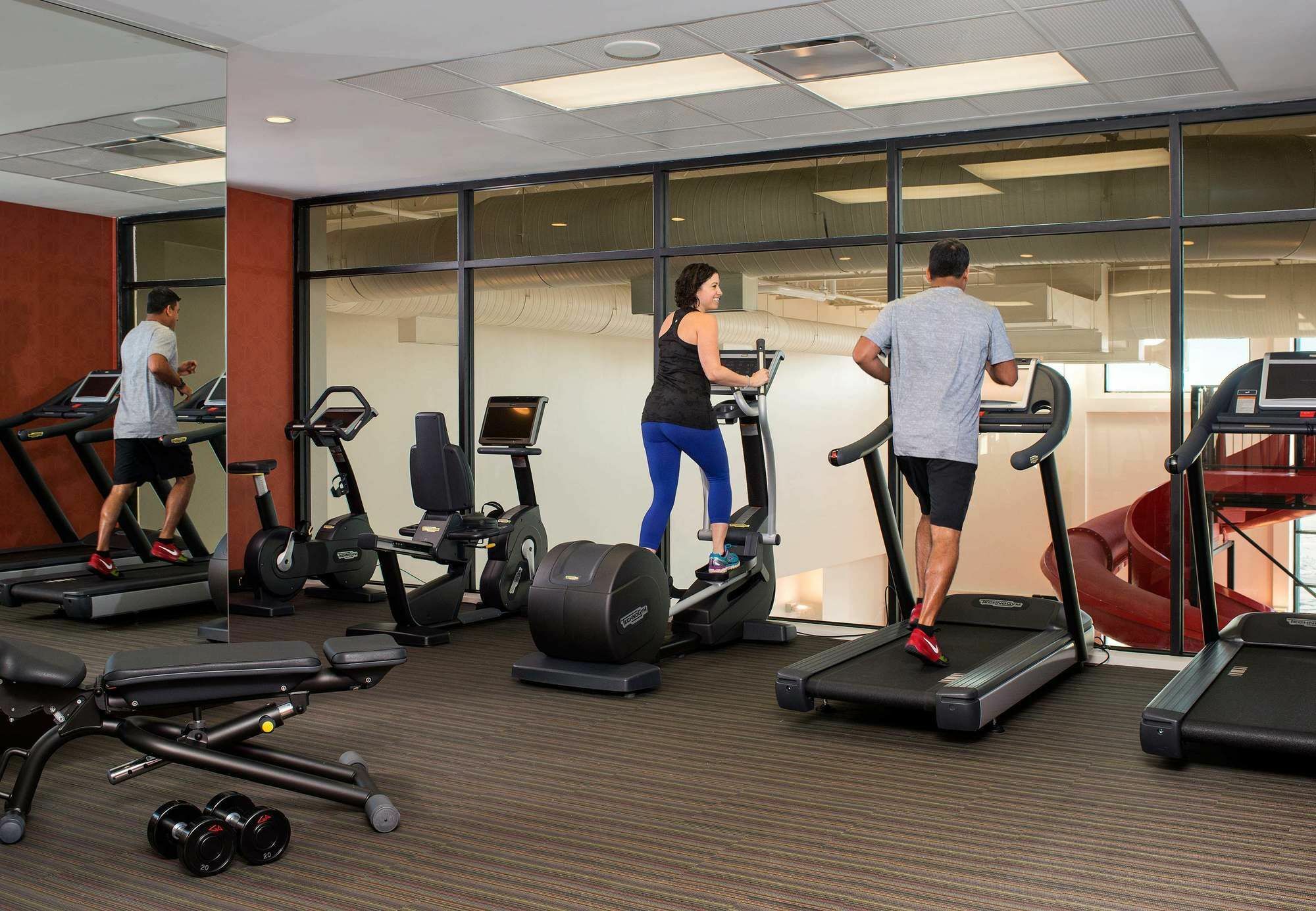 Courtyard By Marriott Calgary South Hotel Екстериор снимка